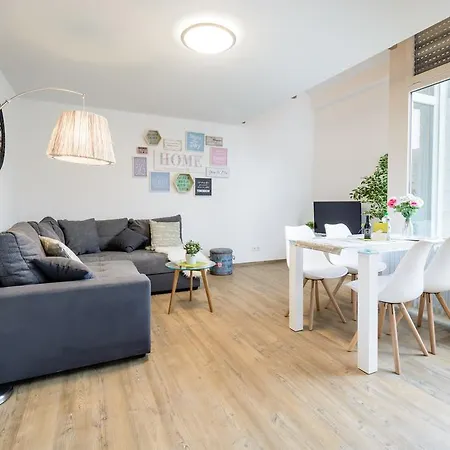 Central Uni Klinik Apartment
